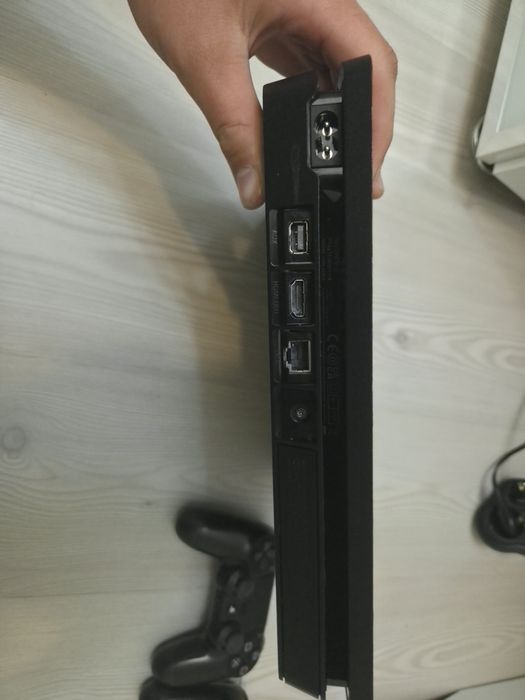 Ps 4 +2 kontrolera+hdmi+zaryadno za kontrolerite
