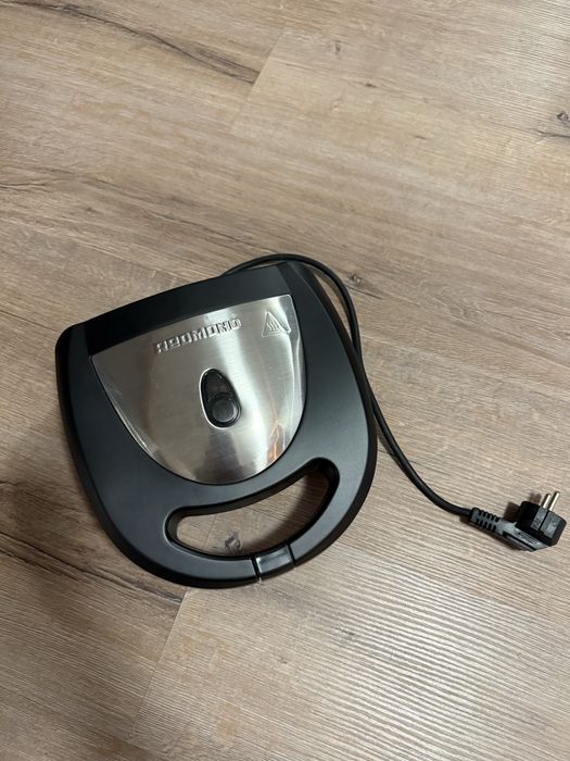 Продаю вафельницу