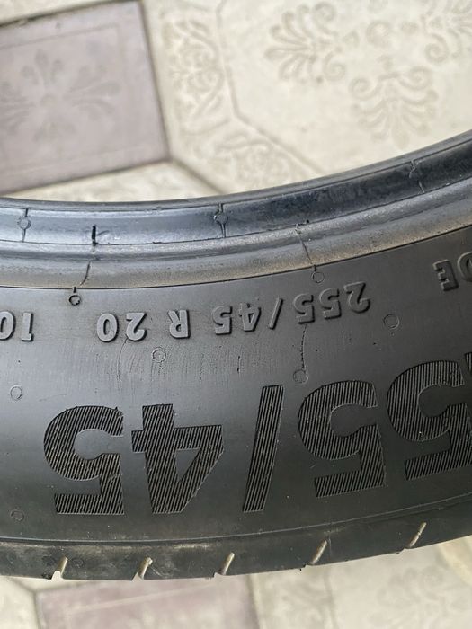 Шины летние Continental 255/45 R20