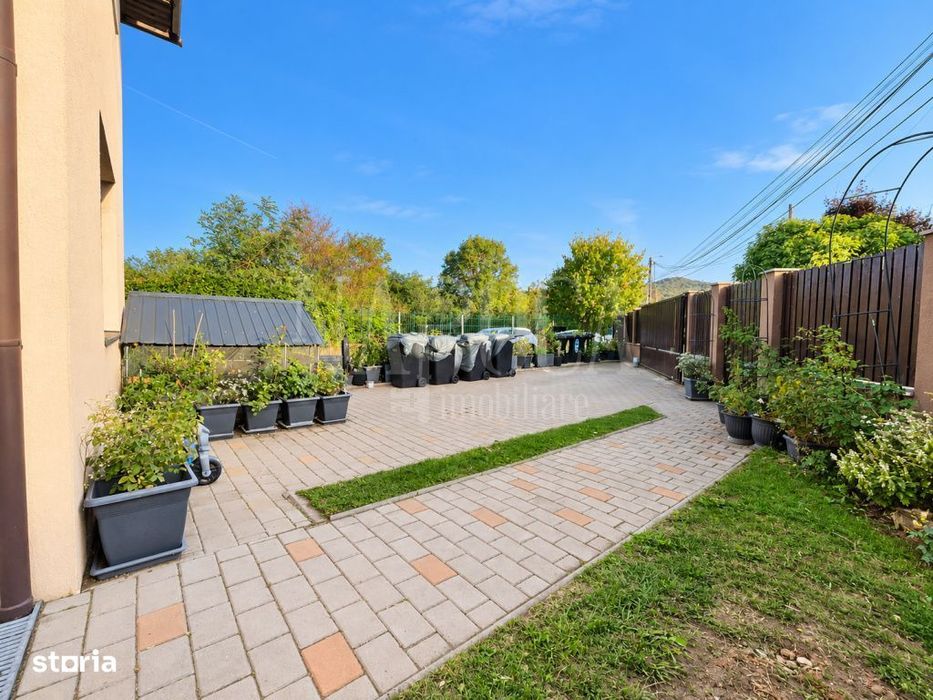 Casa 4 camere de vanzare in Floresti