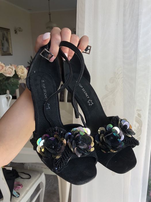 Дамски сандали на ток