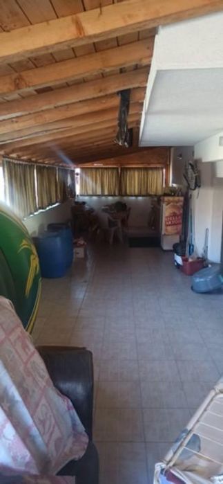 Триетажна Къща с двор в ж.к Меден Рудник