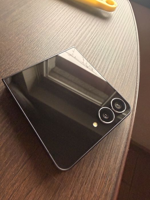 Vand Samsung z flip7