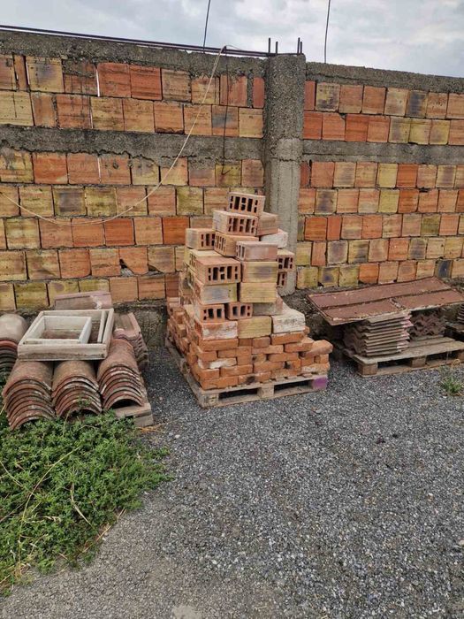 Продавам тухли, керемиди, колове