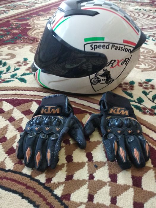 Продам новый шлем отличный состояние