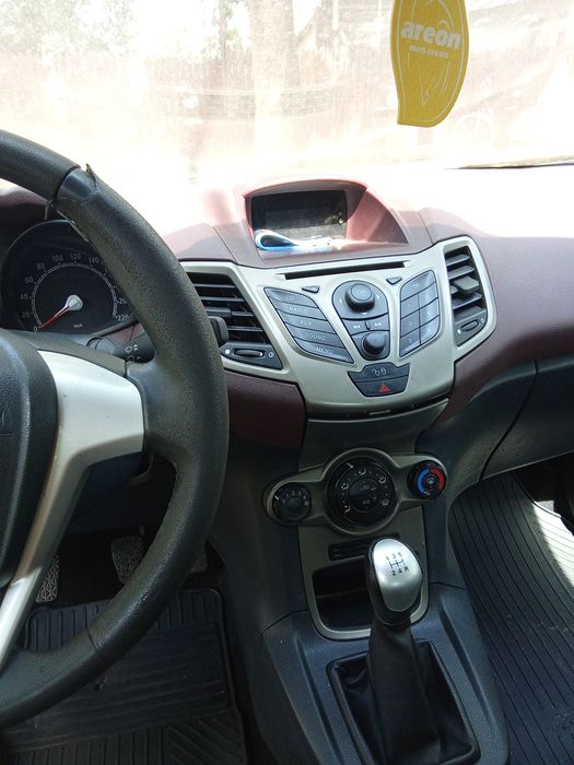 Ford fiesta 2010. Pentru piese sau reparatii.