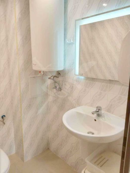 Дава се под наем Двустаен апартамент в Бургас, Център - 80 кв.м за 448.8 € - Снимка #6