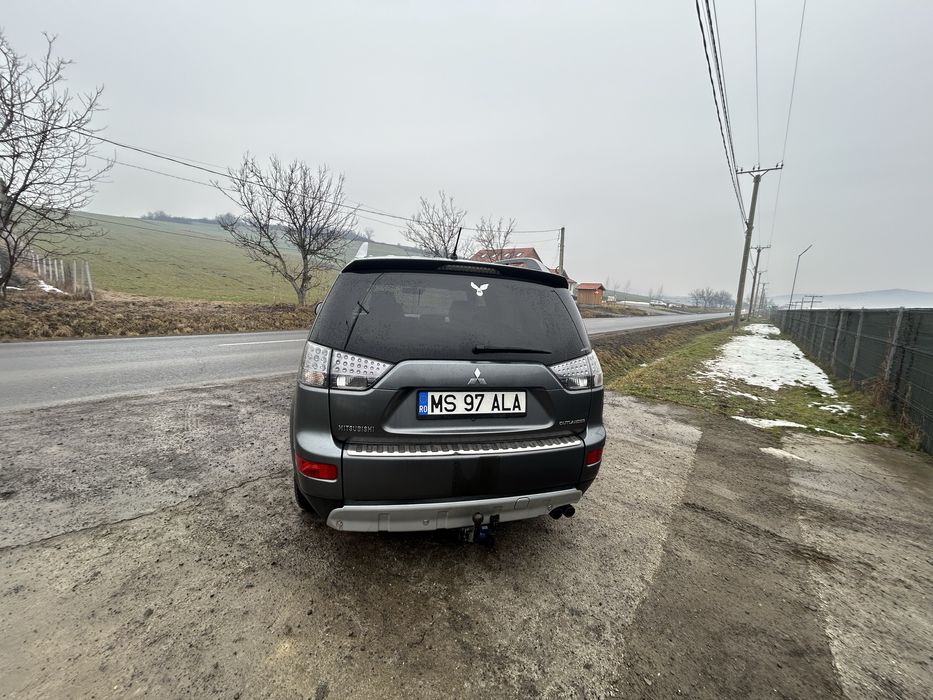 Vând Mitsubishi Outlander II 2.0 TDI (BSY) – 4x4 – 7 LOCURI – 2007
