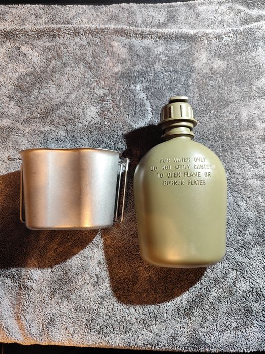 Ploscă militară SUA (canteen) cu husă și cană