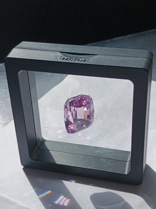 Кунзит Розов ТОП екземпляр със сертификат AIG