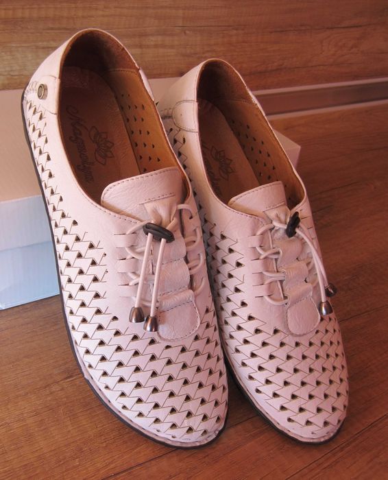 Летни перфорирани бели кожени обувки