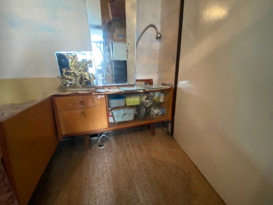 Продавам комплект спално обзавеждане с политура