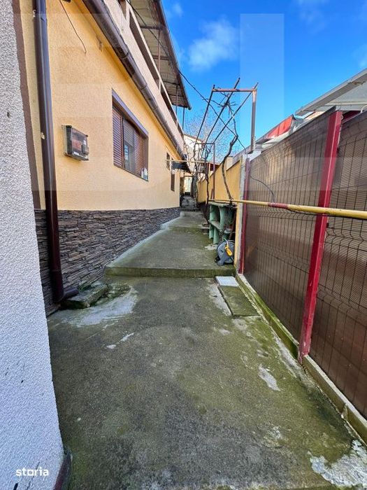 Casa la poalele Cetatii– 6 camere, panoramica, ideala locuinta sau