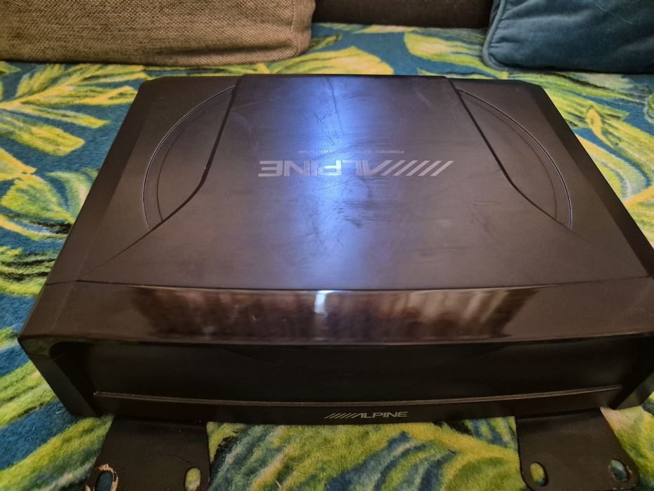 Subwoofer auto slim marca Alpine - posibilitate instalare sub scaun.