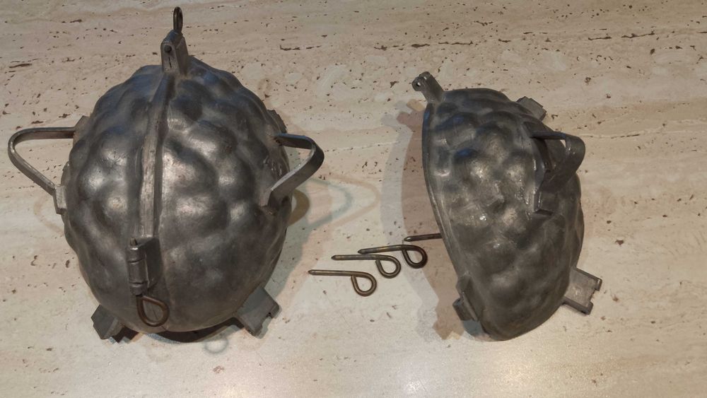 Forma metalica mare pentru oua de ciocolata Paste-piesa rara