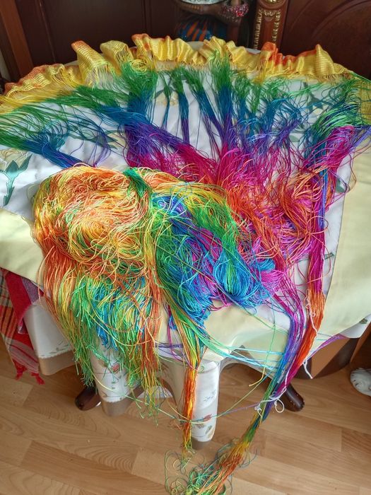 Цветные шторы нити