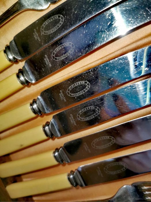 Антикватен комплект сет сервиз прибори посребрени в дървена кутия