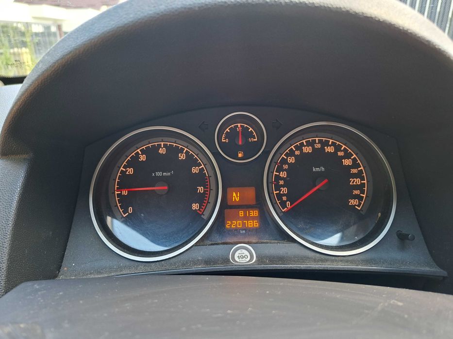 Vând Opel Astra H Hatchback | Semiautomată (Easytronic) |