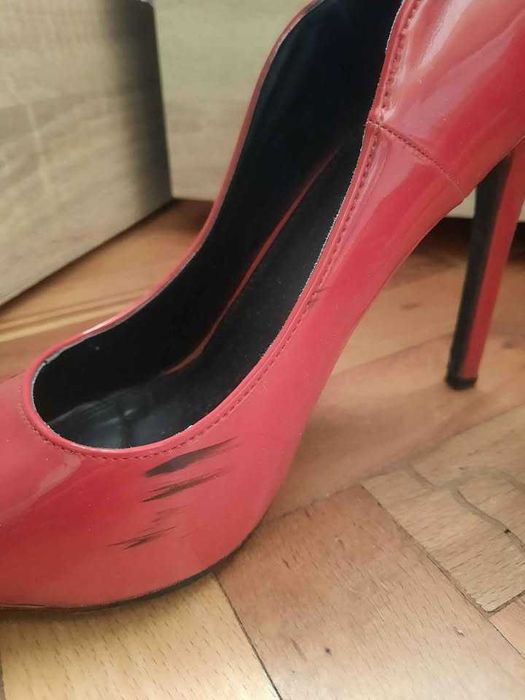 Червени токчета 39ти номер