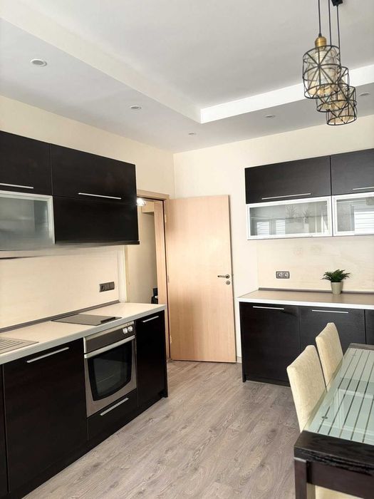 Дава се под наем Двустаен апартамент в София, Център - 55 кв.м за 800 € - Снимка #2