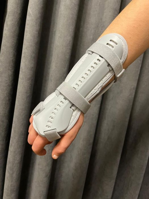 Бандаж на руку запястие