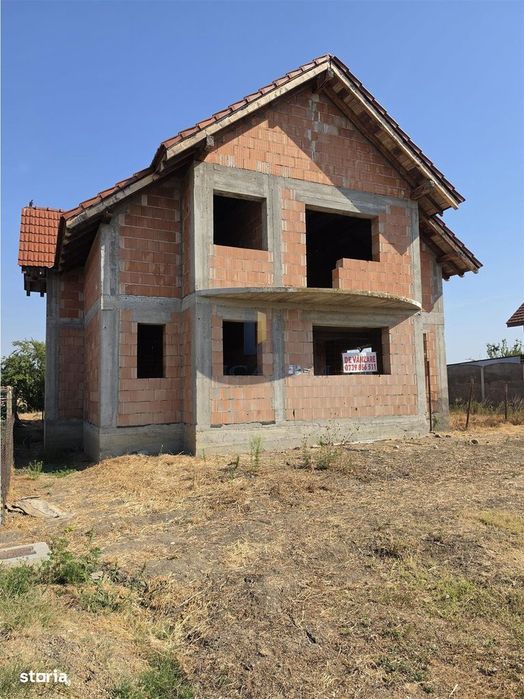 Casa parter si etaj la rosu ,Recas