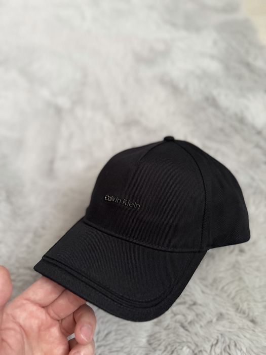 Calvin Klein sapca unisex neagra cu logo mic metalic noua originala