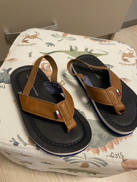 Slapi/ sandale TH numarul 20-21