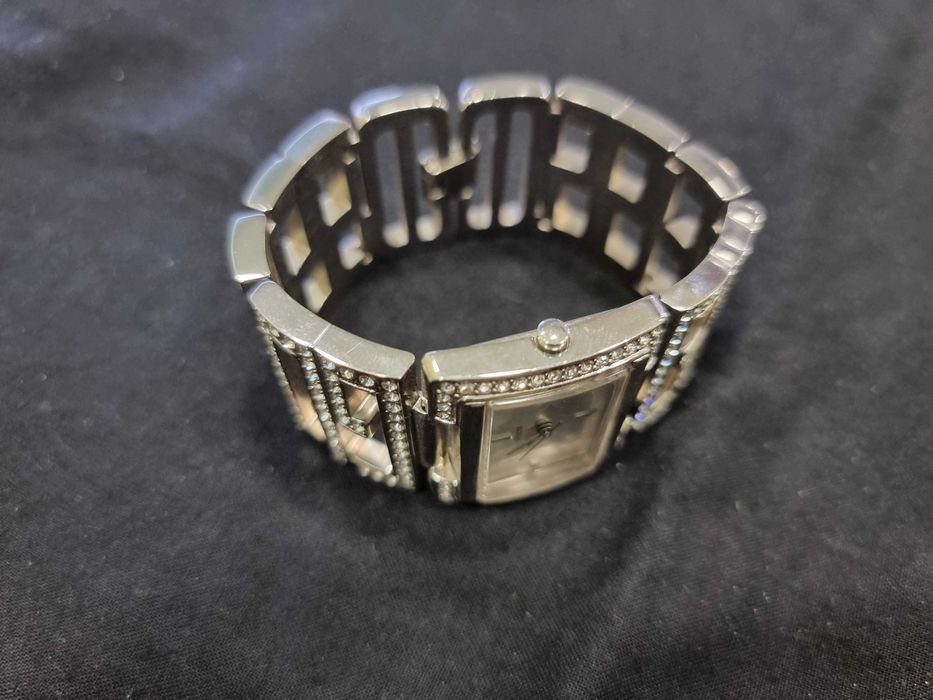 Дамски часовник GUESS 32 mm