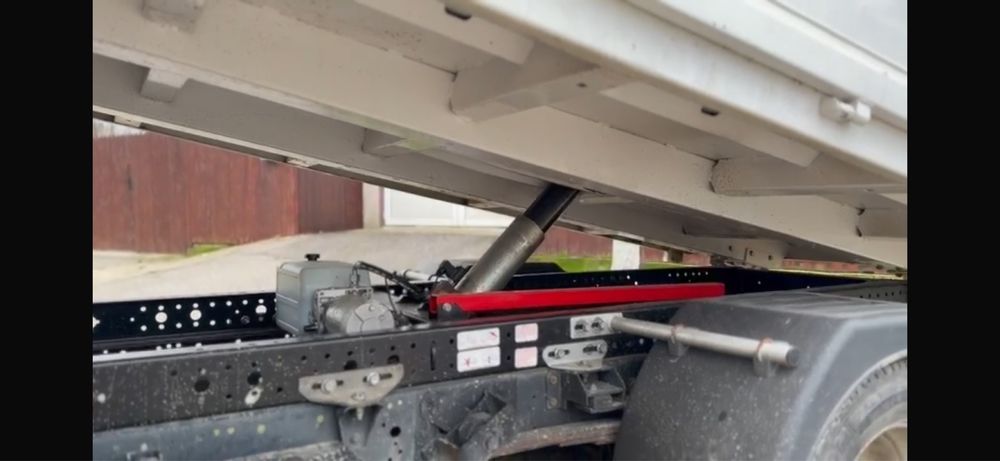 Vand semi sasiu si cilindru si pompa basculare 7.5 t iveco