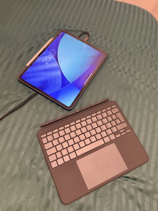 Logitech Combo Touch Ipad Pro 13 inch 2025