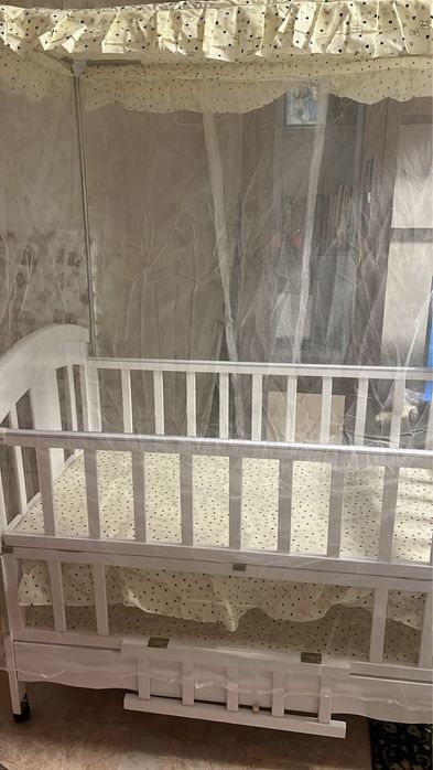 Детская кроватка