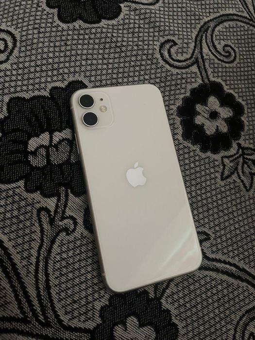 Айфон 11 в хорошем состояние