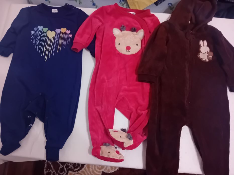 Donez hăinuțe fetite