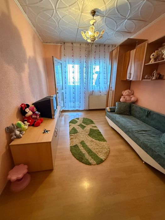 Vand apartament 4 camere