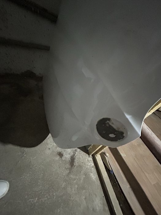 Продам капот и крыло правая