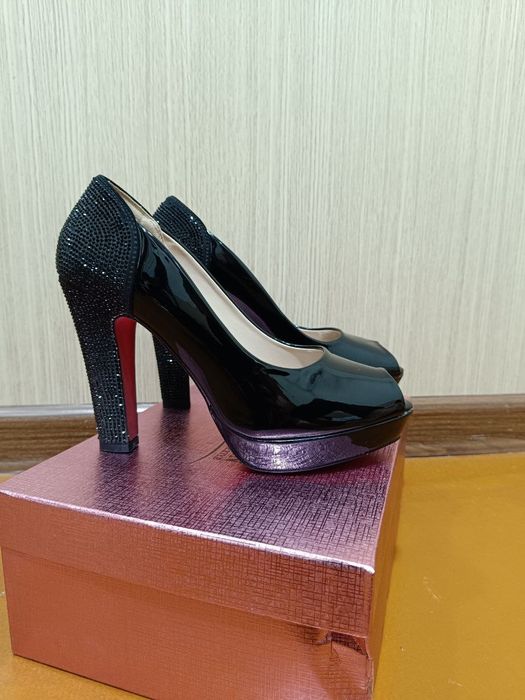 Туфли на каблуке