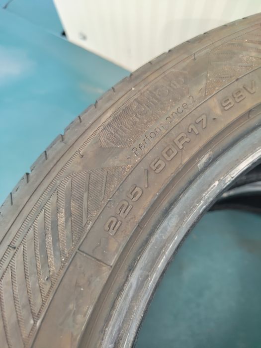 2 бр летни 225/50/17 goodyear