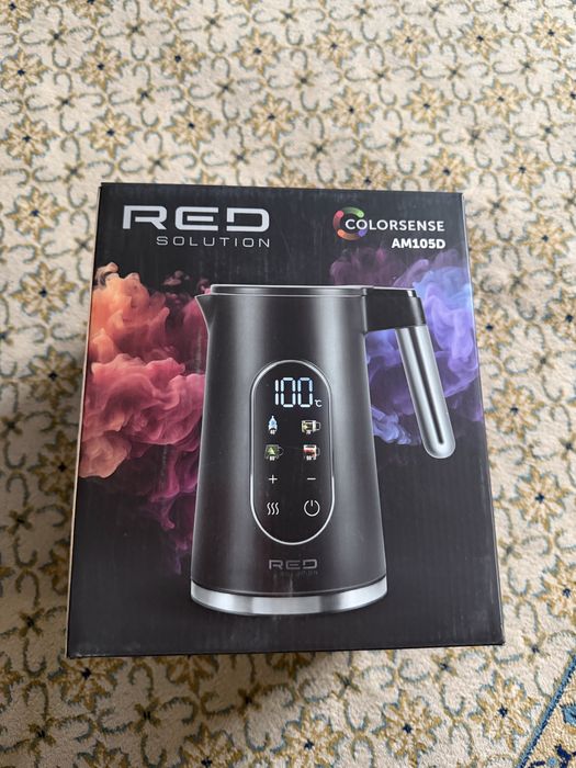 Электрочайник RED Solution COLORSENSE AM105D черный