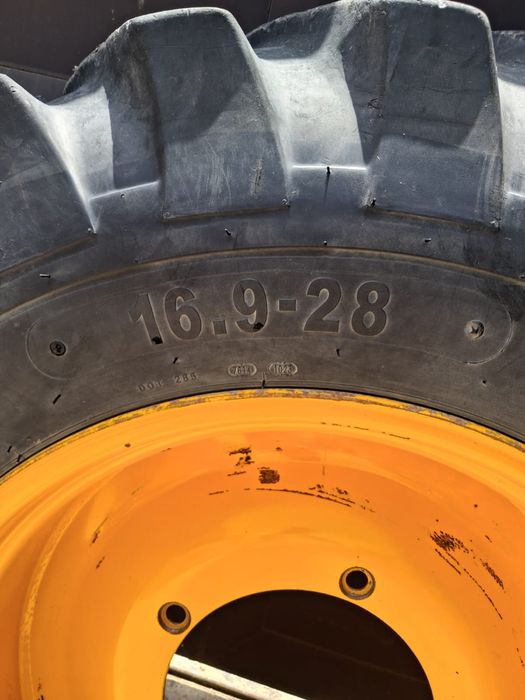 JCB дискы вместе с шиной продается