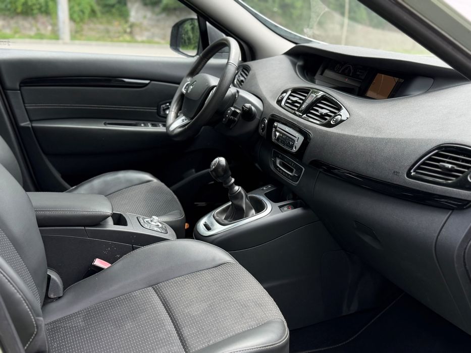 Renault Grand Scenic 7 locuri si in Rate