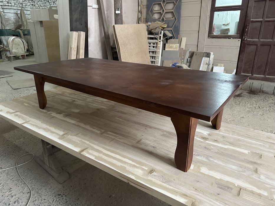 Стол низкий