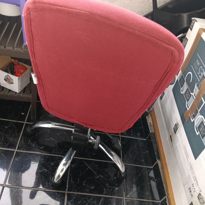 Scaun de birou urme de uzură perfect funcțional