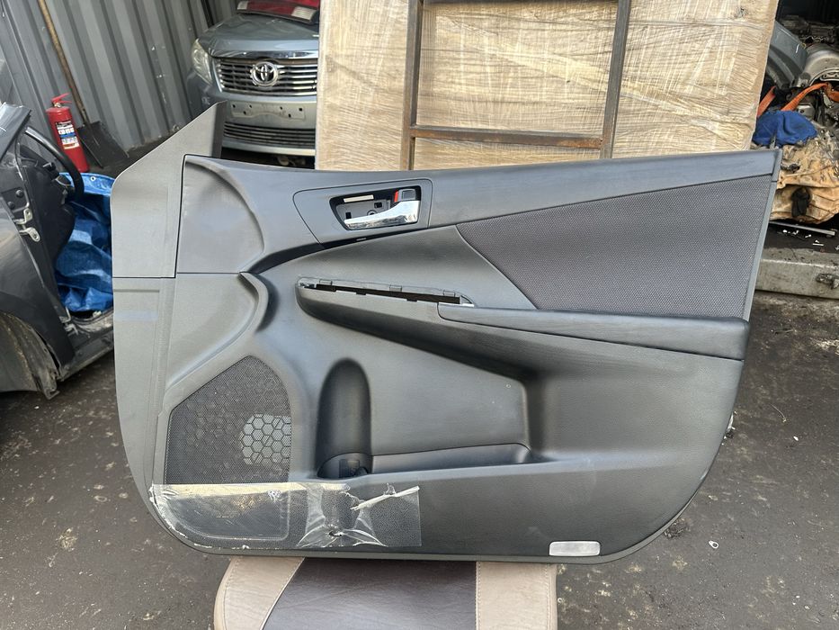 Абшивка дверей на Камри 50,55