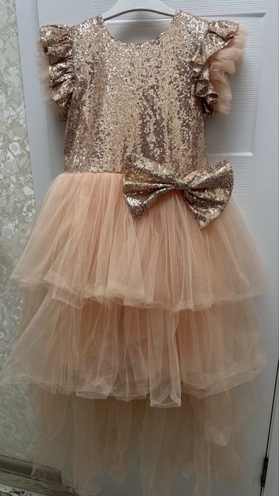 Платье нарядное на 10-12 лет