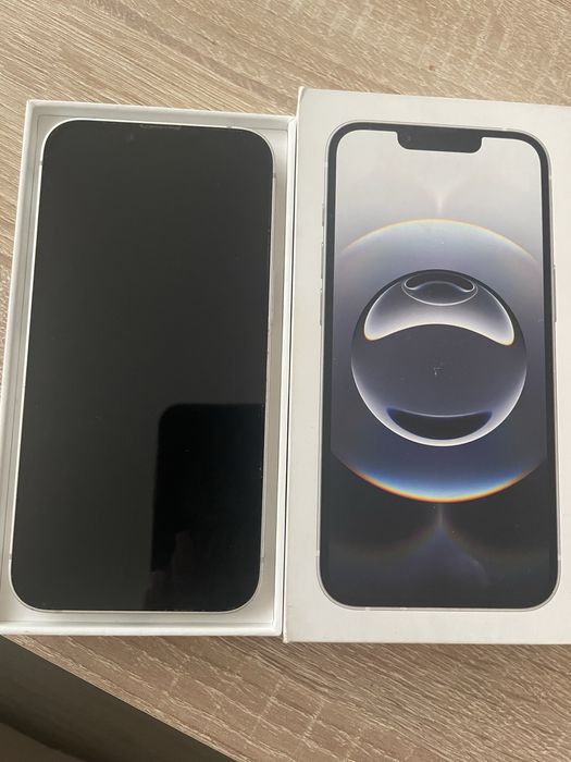 Продавам iphone 16 e