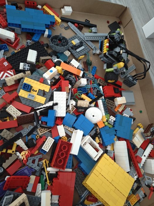 Vand 3.5 kg de lego tehnic Ninjago City