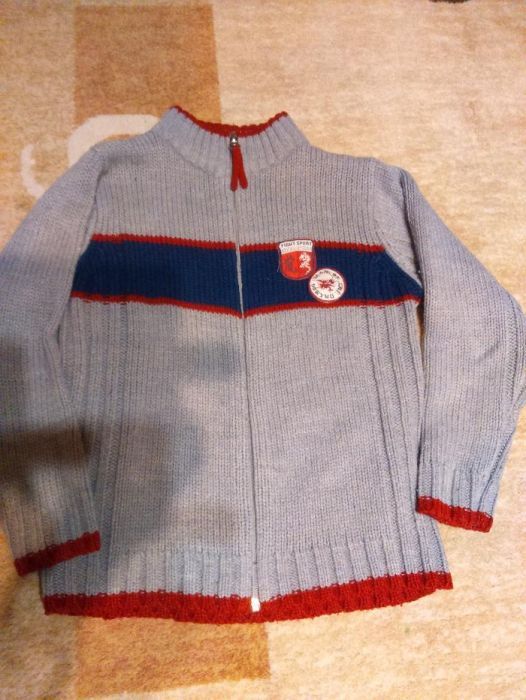 Спорни екипи,блузи,зимно яке,ватирани дънки,ватирано горнище