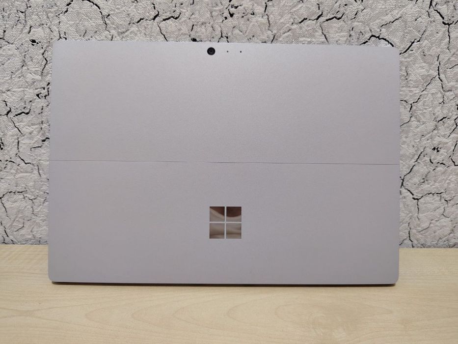 Surface 4 Pro 12,3" 2,5K IPS Touch / CORE™ i7-6650U / 8GB / 256GB NVMe