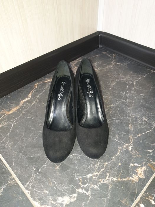 Продам  замшевые туфли